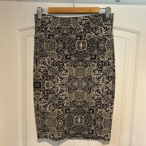 EUC LuLaRoe paisley print Cassie pencil skirt